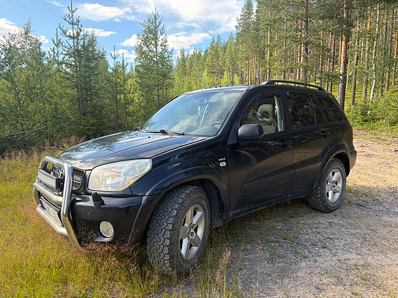 Toyota RAV4 2 of 5