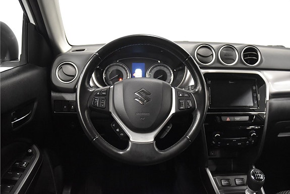 Suzuki Vitara 2 of 18