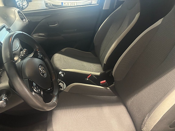 Toyota Aygo 8 of 17