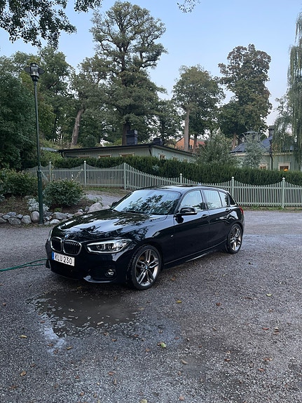BMW 118i 4 of 26