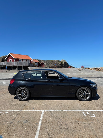 BMW 118i 3 of 26
