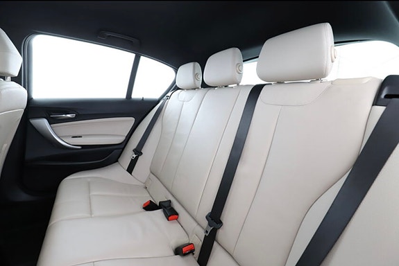 BMW 118i 25 of 26