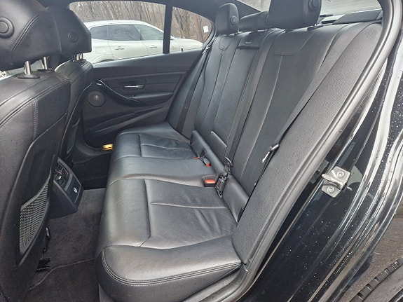 BMW 330d 14 of 27
