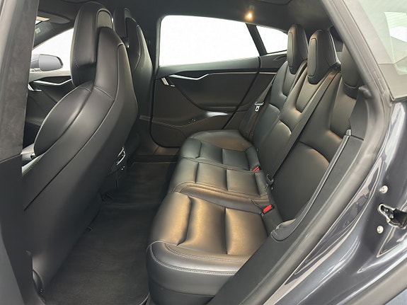 Tesla Model S 25 of 30