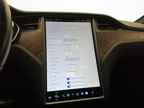 Tesla Model S 22 of 30