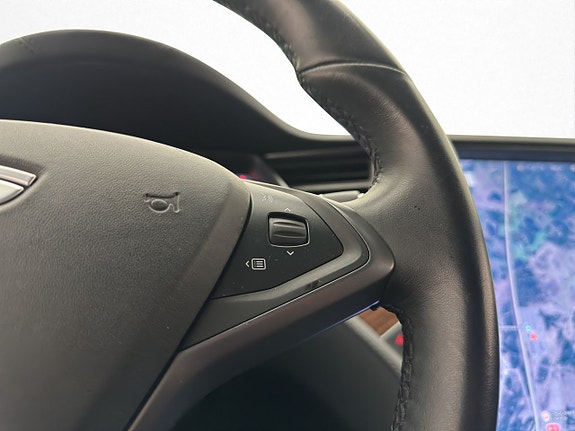 Tesla Model S 17 of 30