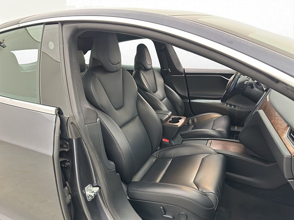 Tesla Model S 27 of 30