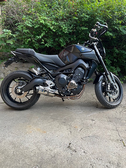 Yamaha MT-09 4 of 5