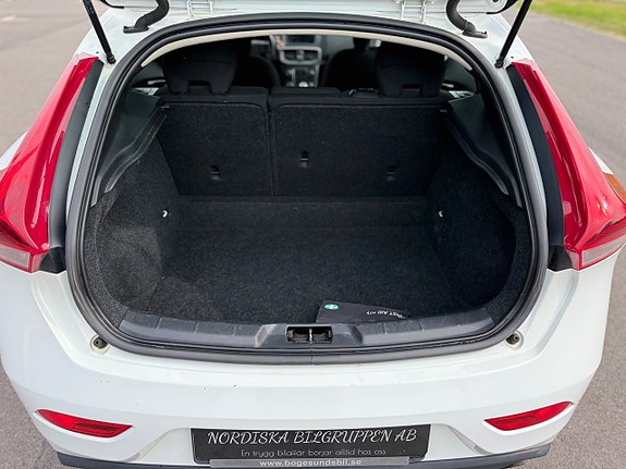 Volvo V40 14 of 24
