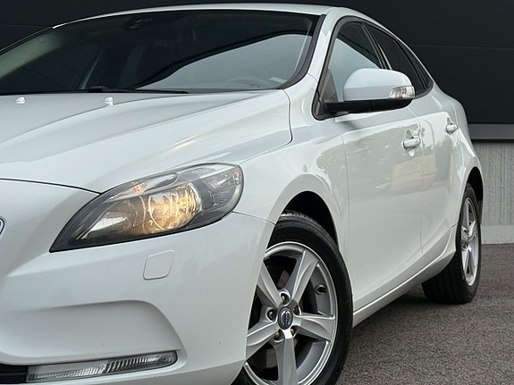 Volvo V40 4 of 24