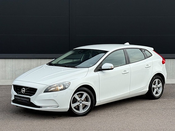 Volvo V40 2 of 24