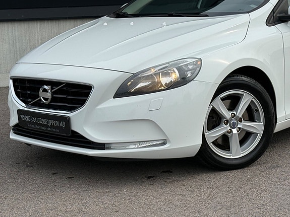 Volvo V40 3 of 24