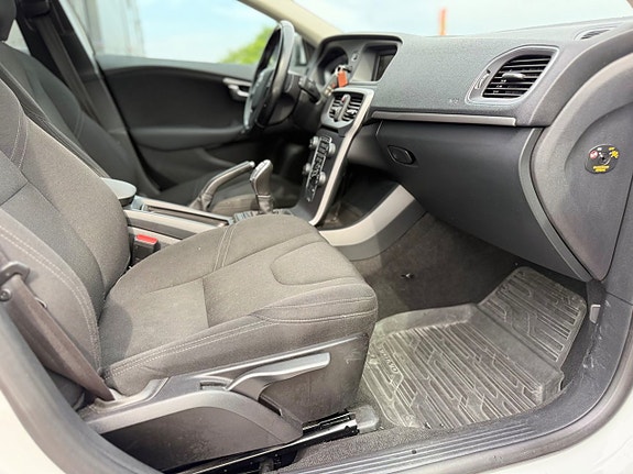 Volvo V40 16 of 24