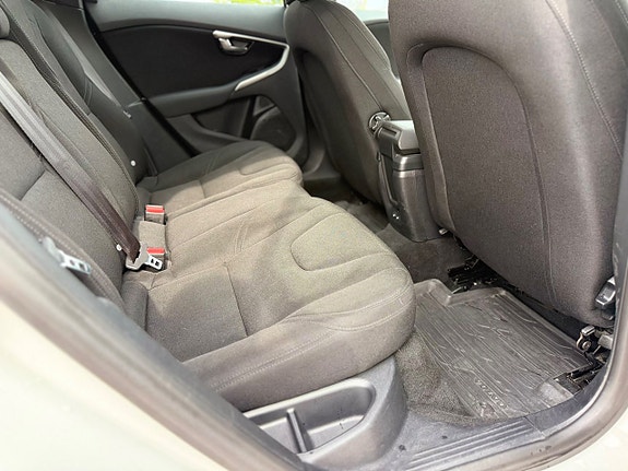 Volvo V40 18 of 24