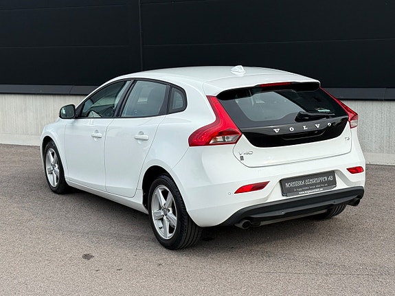 Volvo V40 11 of 24