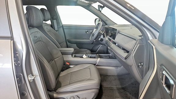 Kia Seltos 8 of 12