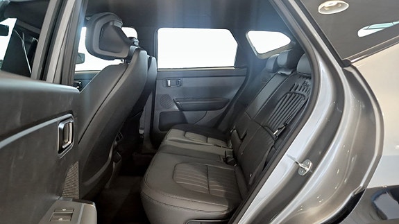 Kia Seltos 9 of 12