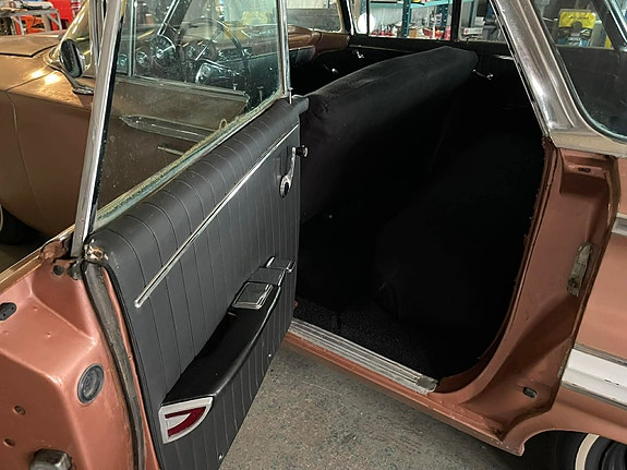 Chevrolet Impala 3 of 5