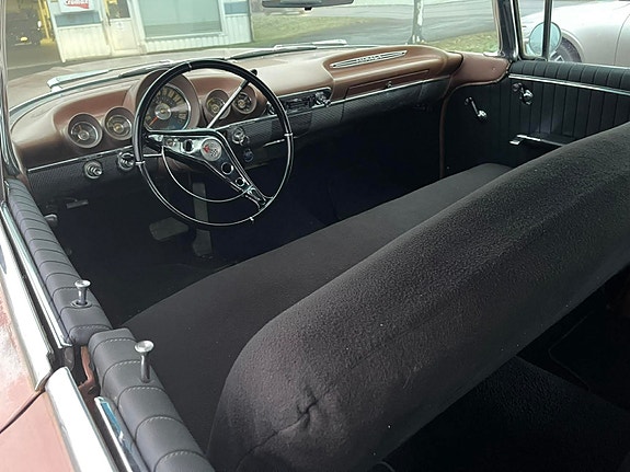 Chevrolet Impala 4 of 5