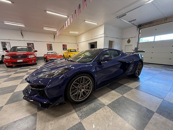 Chevrolet Corvette 10 of 28