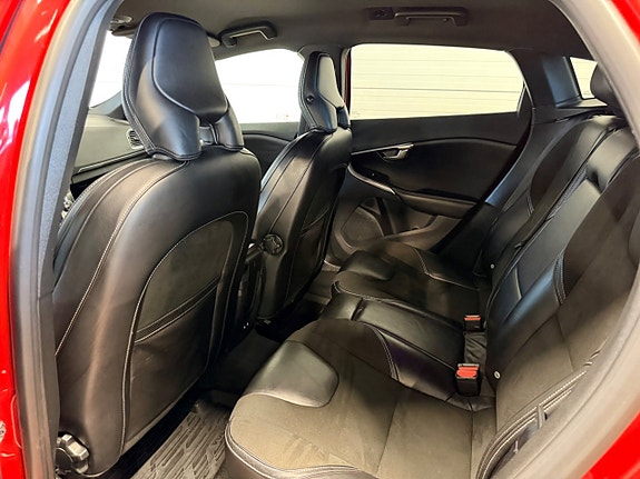 Volvo V40 12 of 17