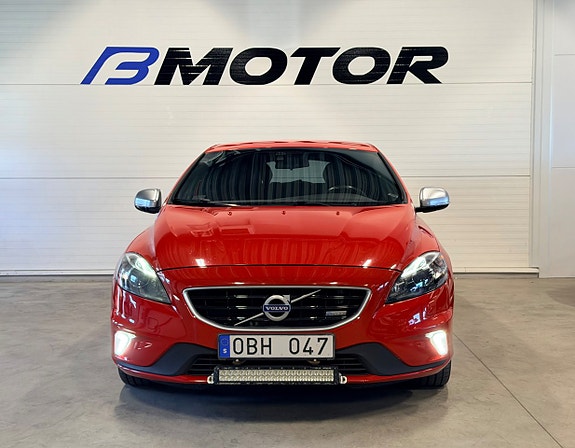 Volvo V40 3 of 17