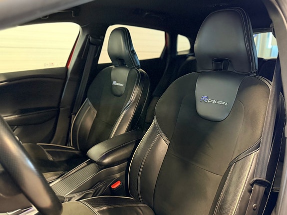 Volvo V40 13 of 17