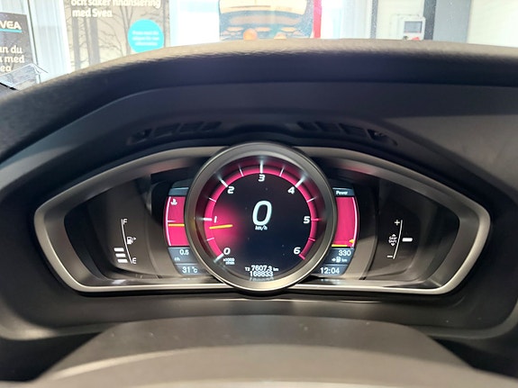 Volvo V40 15 of 17