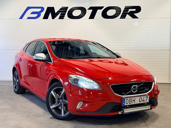 Volvo V40 2 of 17