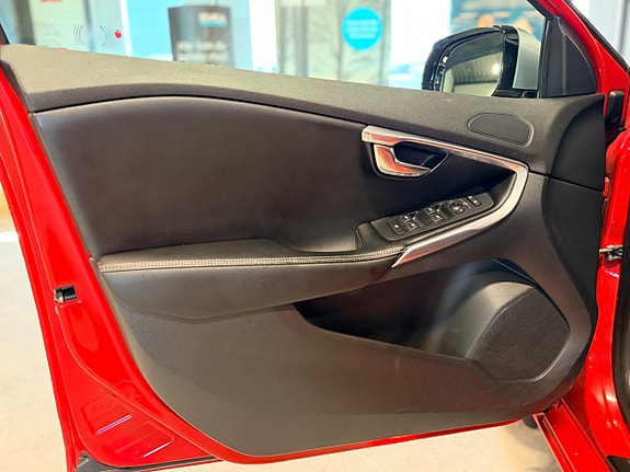 Volvo V40 17 of 17