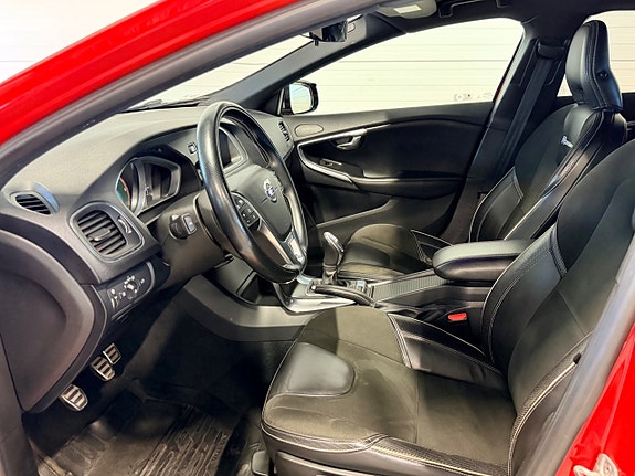Volvo V40 14 of 17
