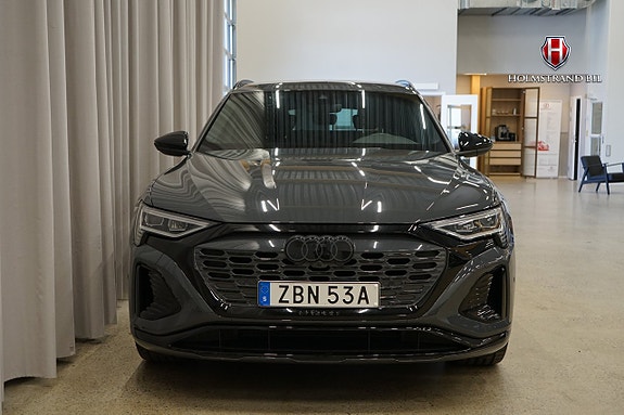 Audi Q8 4 of 5