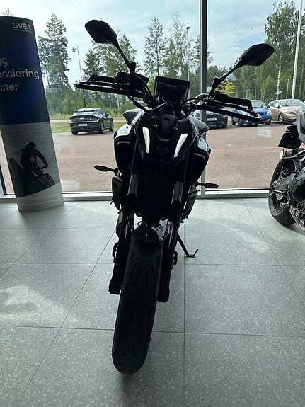 Yamaha MT-07 4 of 4