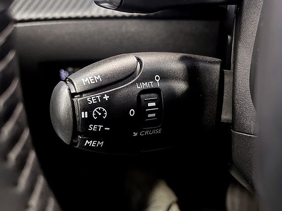Peugeot 208 8 of 17
