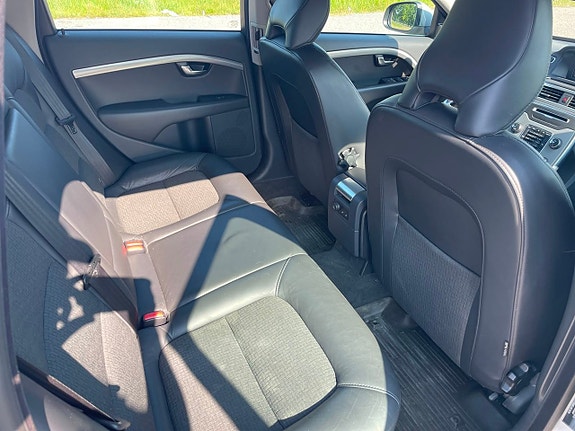 Volvo V70 12 of 13