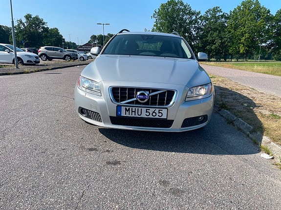 Volvo V70 5 of 13