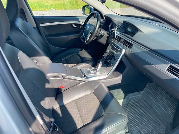Volvo V70 11 of 13