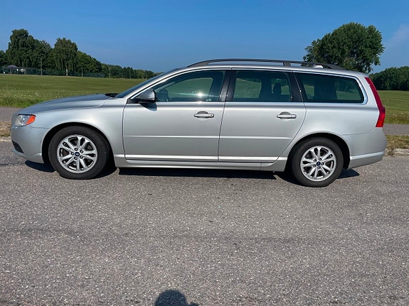 Volvo V70 3 of 13