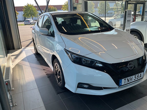 Nissan Leaf 3 of 6