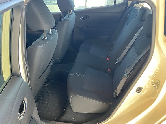 Nissan Leaf 5 of 6