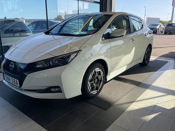 Nissan Leaf 2 of 6