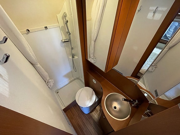 Knaus Sudwind Exlusive / ALDE / 6 bäddar / Dinette / Fint skick 11 of 15