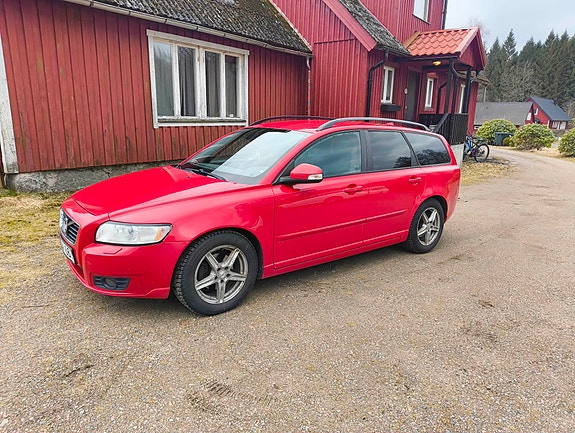 Volvo V50 2 of 5