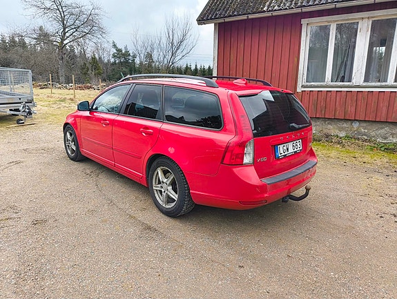 Volvo V50 4 of 5