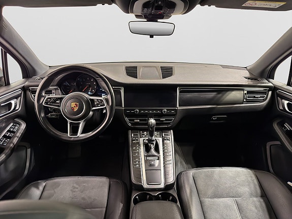 Porsche Macan 15 of 24