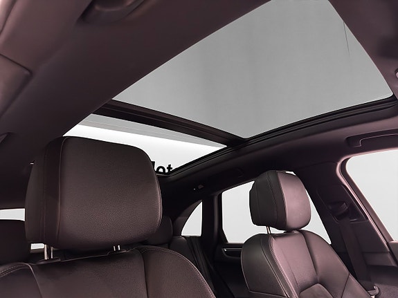Porsche Macan 9 of 24