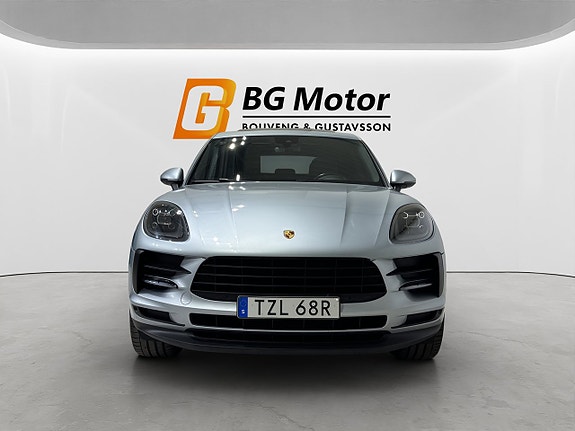 Porsche Macan 2 of 24