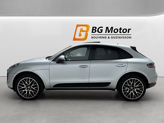 Porsche Macan 7 of 24