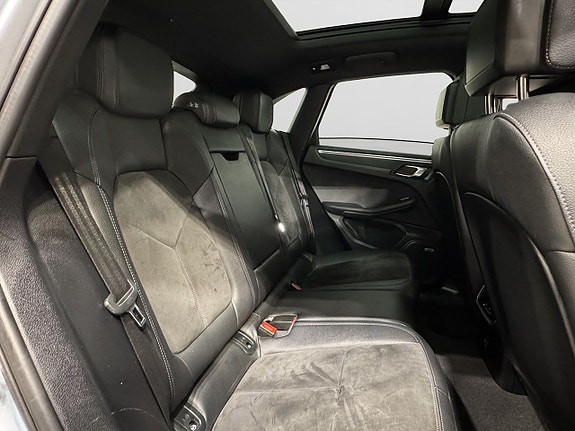 Porsche Macan 11 of 24