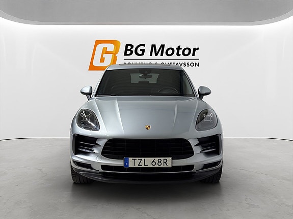 Porsche Macan 2 of 5
